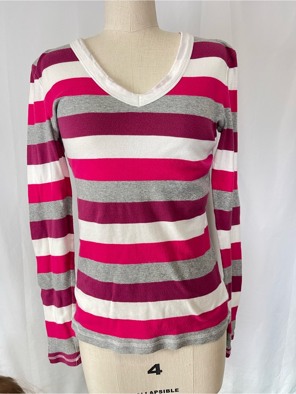 Y2K 2000s women’s Arizona pink maroon stripped long sleeve shirt v neck large
